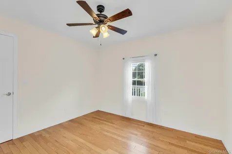 92 Barrett Avenue Bayport NY 11705