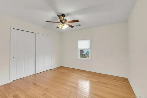 92 Barrett Avenue Bayport NY 11705