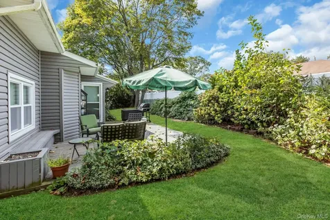 92 Barrett Avenue Bayport NY 11705