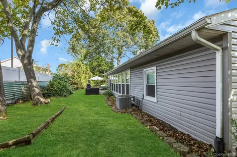 92 Barrett Avenue Bayport NY 11705