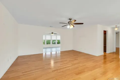 92 Barrett Avenue Bayport NY 11705