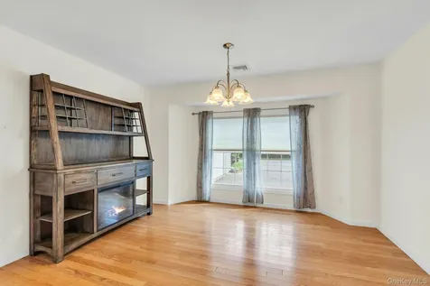 92 Barrett Avenue Bayport NY 11705