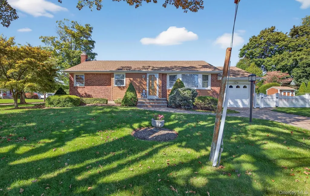 1 Marlowe Place Greenlawn NY 11740