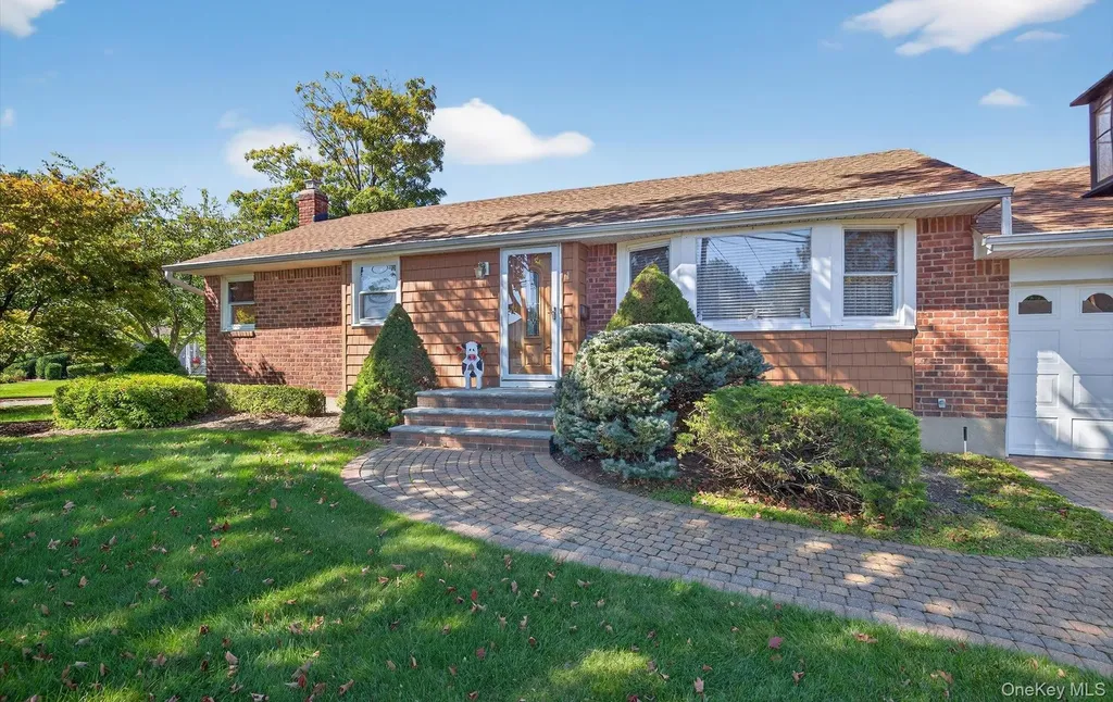 1 Marlowe Place Greenlawn NY 11740