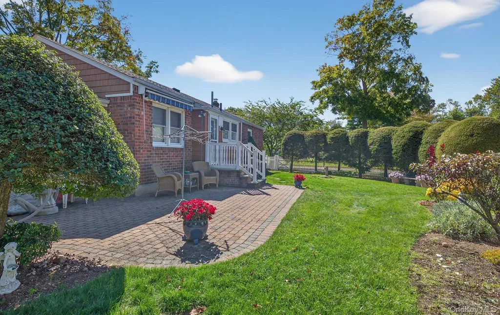 1 Marlowe Place Greenlawn NY 11740