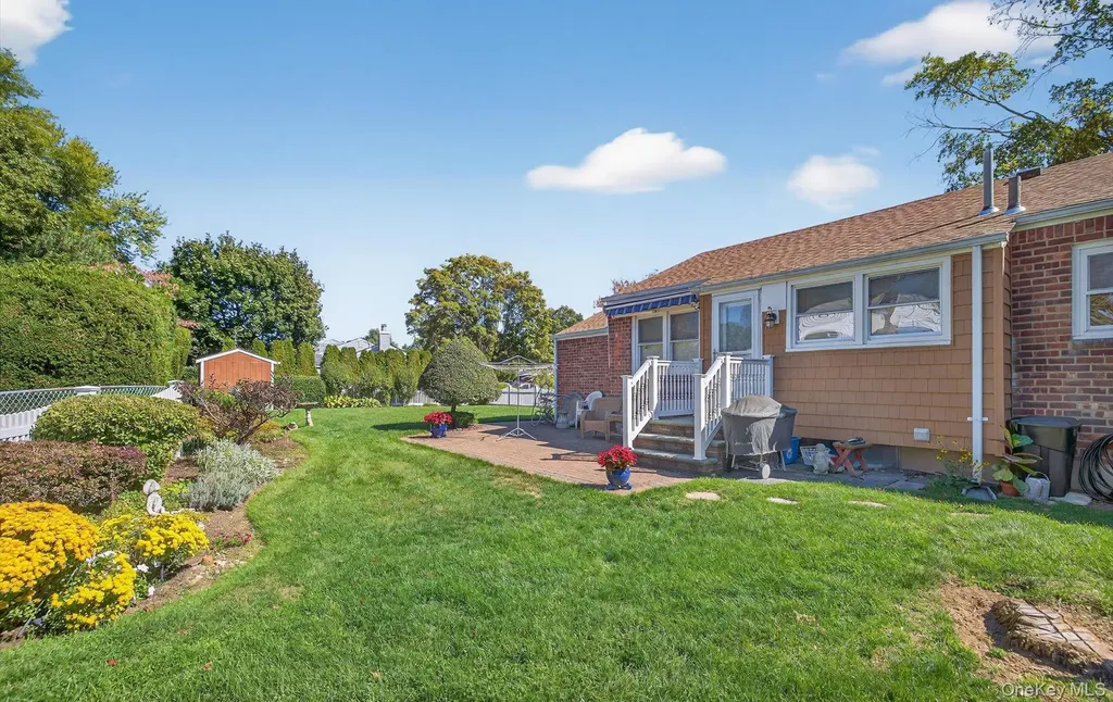1 Marlowe Place Greenlawn NY 11740