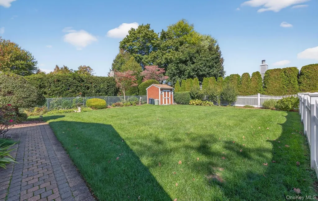 1 Marlowe Place Greenlawn NY 11740