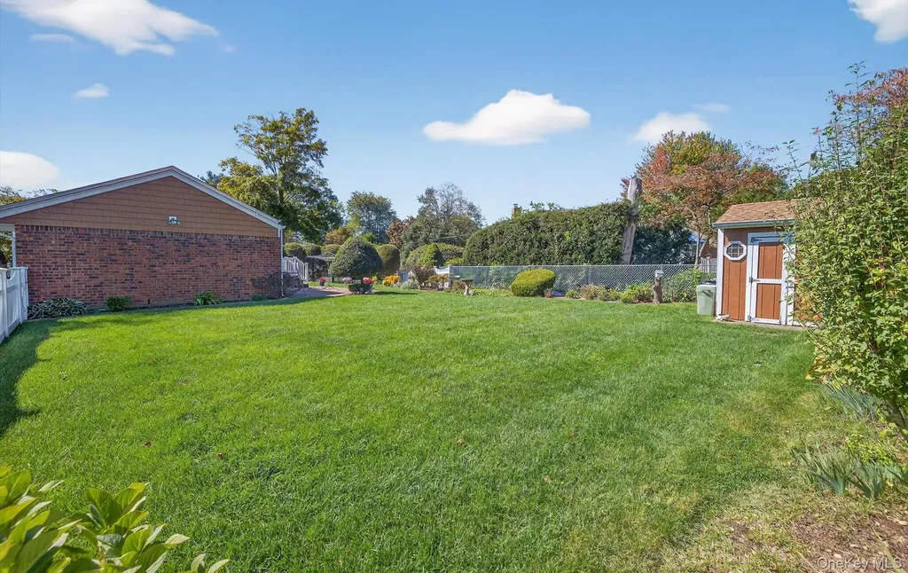 1 Marlowe Place Greenlawn NY 11740