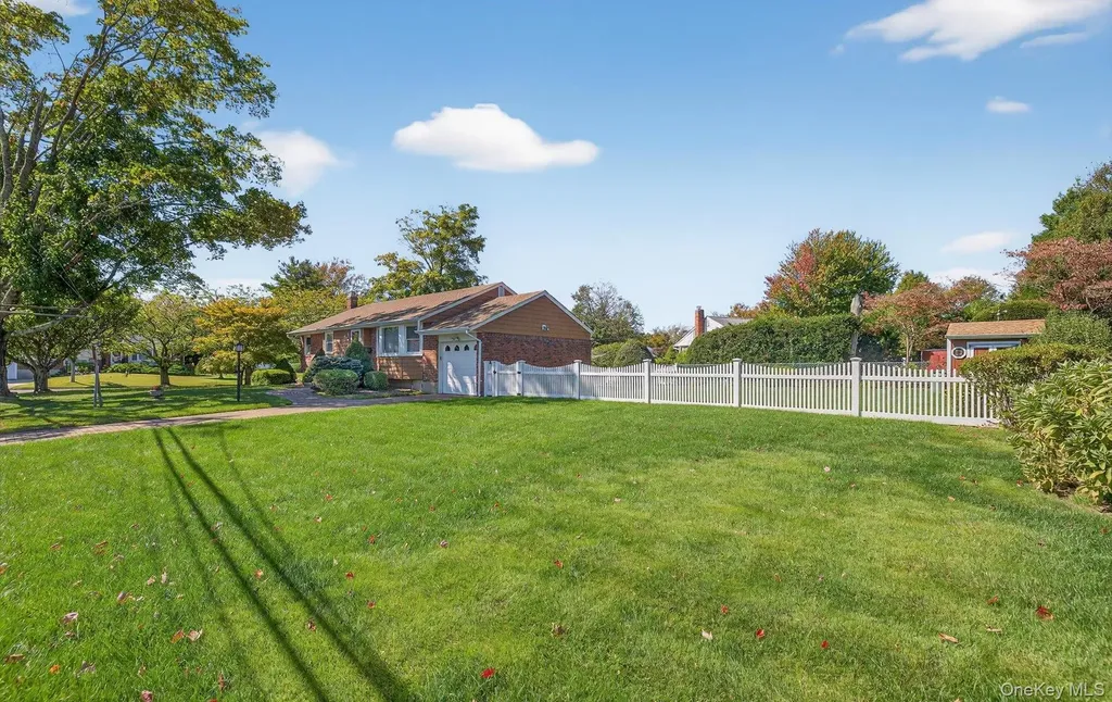 1 Marlowe Place Greenlawn NY 11740