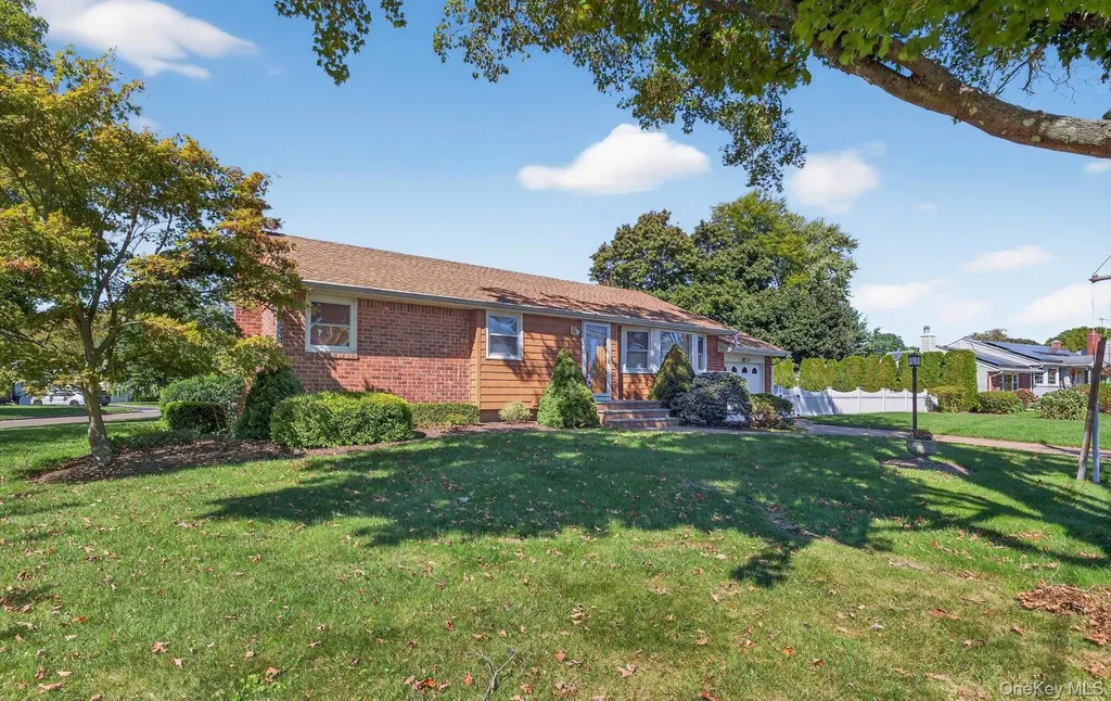 1 Marlowe Place Greenlawn NY 11740
