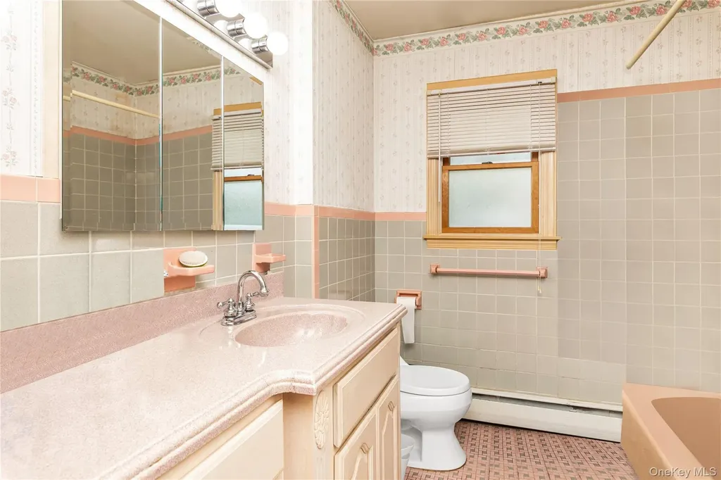 459 Albany Avenue Lindenhurst NY 11757