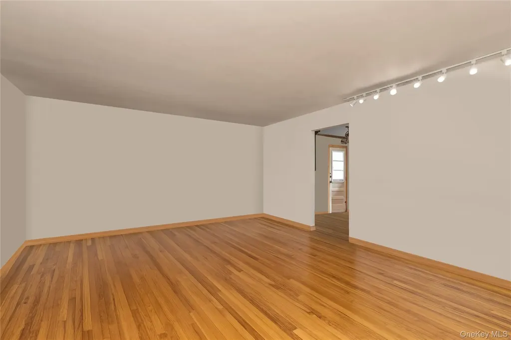 459 Albany Avenue Lindenhurst NY 11757
