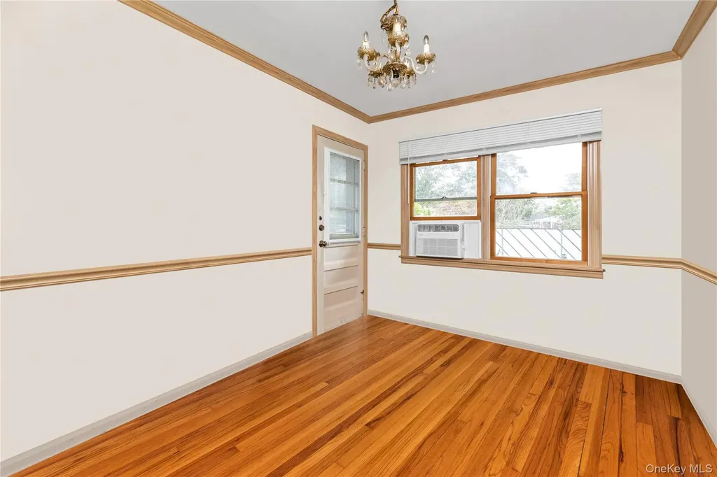 459 Albany Avenue Lindenhurst NY 11757