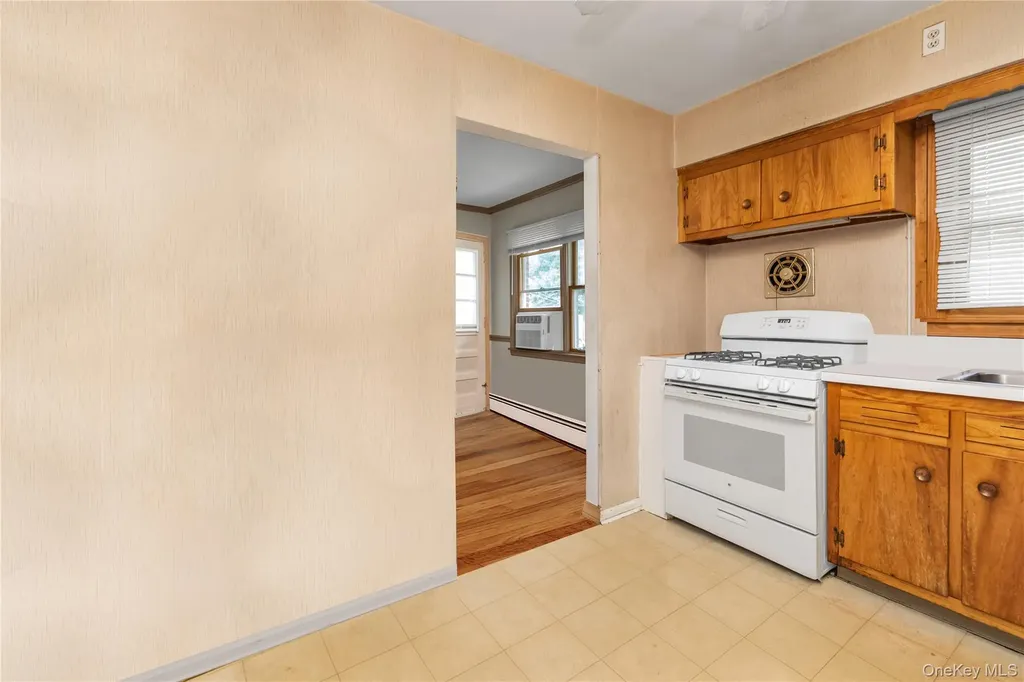 459 Albany Avenue Lindenhurst NY 11757