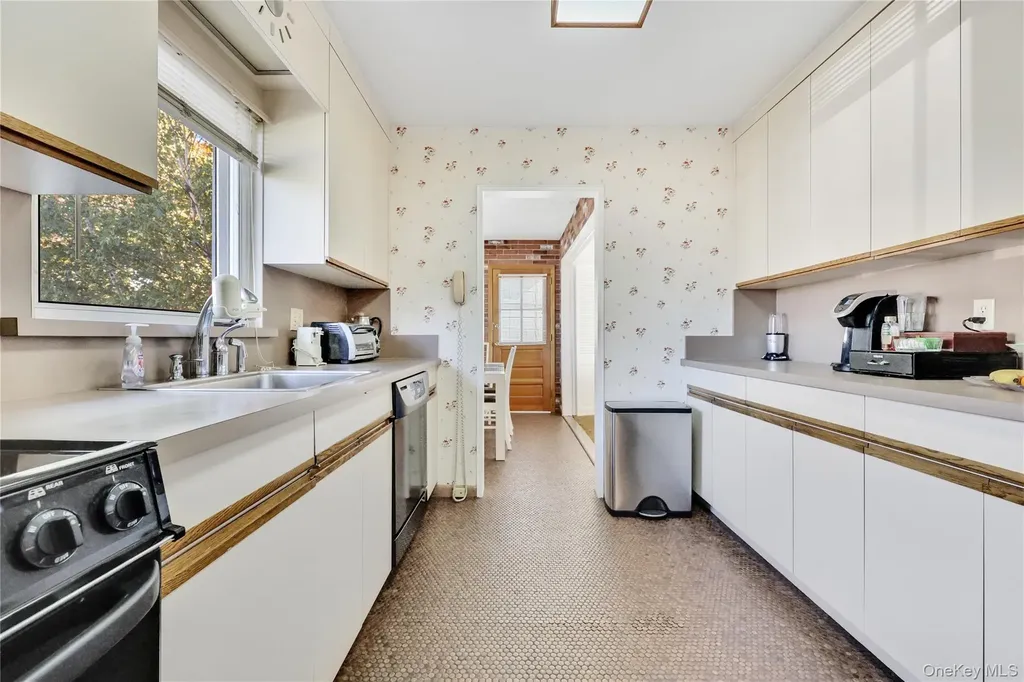 7 Park Circle Cedarhurst NY 11516