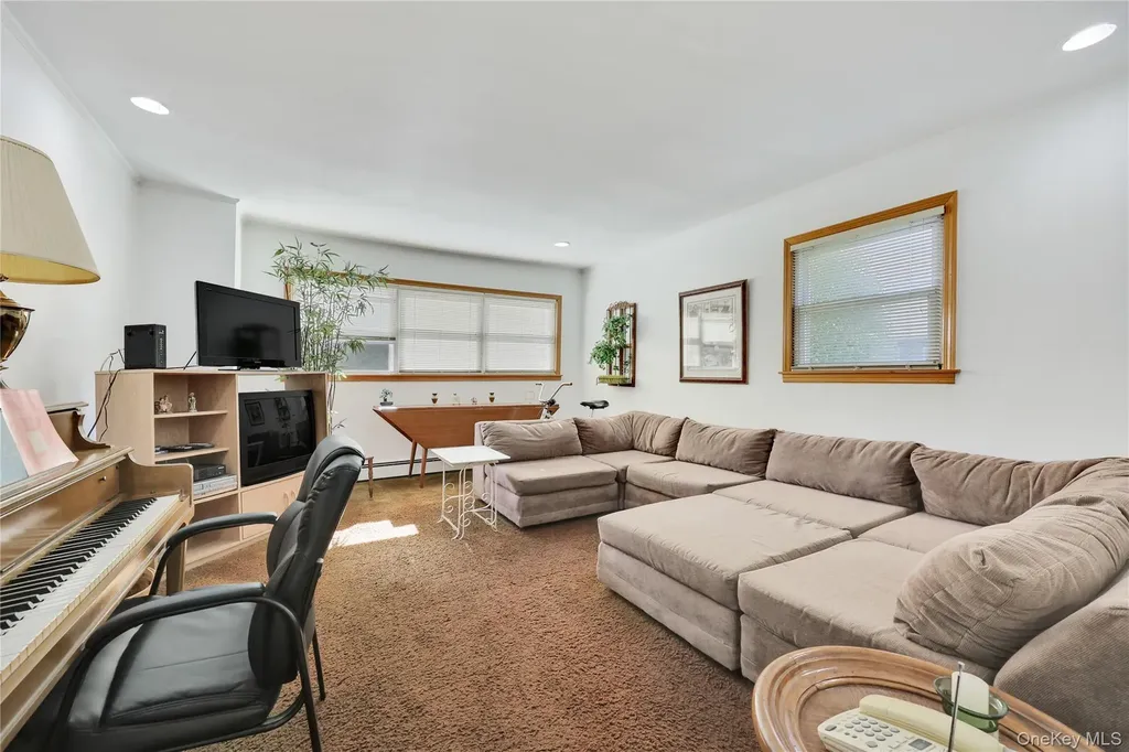 7 Park Circle Cedarhurst NY 11516