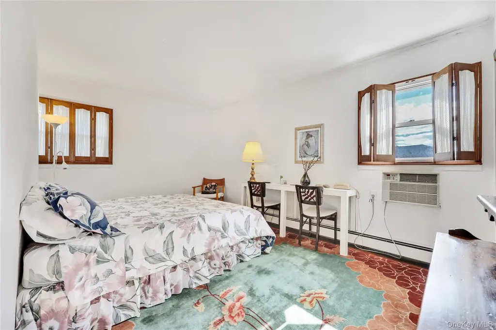 7 Park Circle Cedarhurst NY 11516