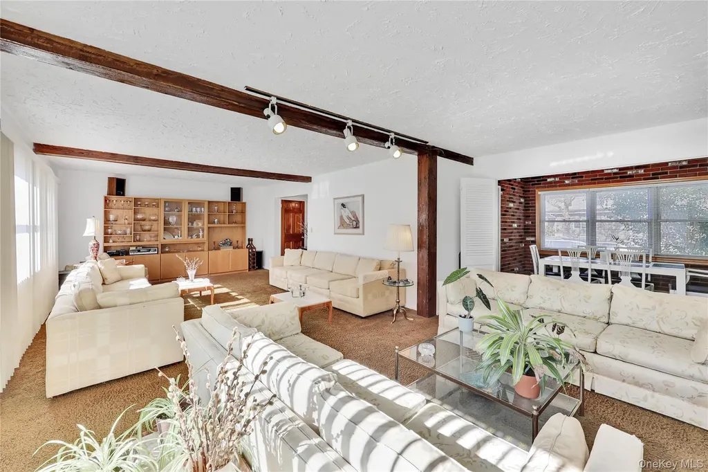 7 Park Circle Cedarhurst NY 11516