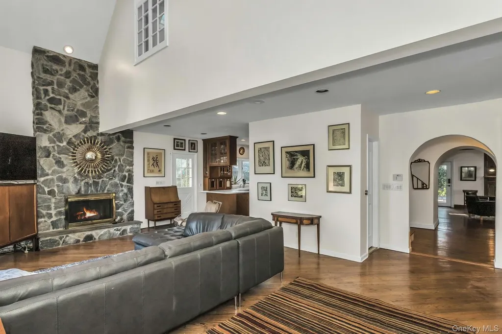 10 Soundview Crest Manhasset NY 11030