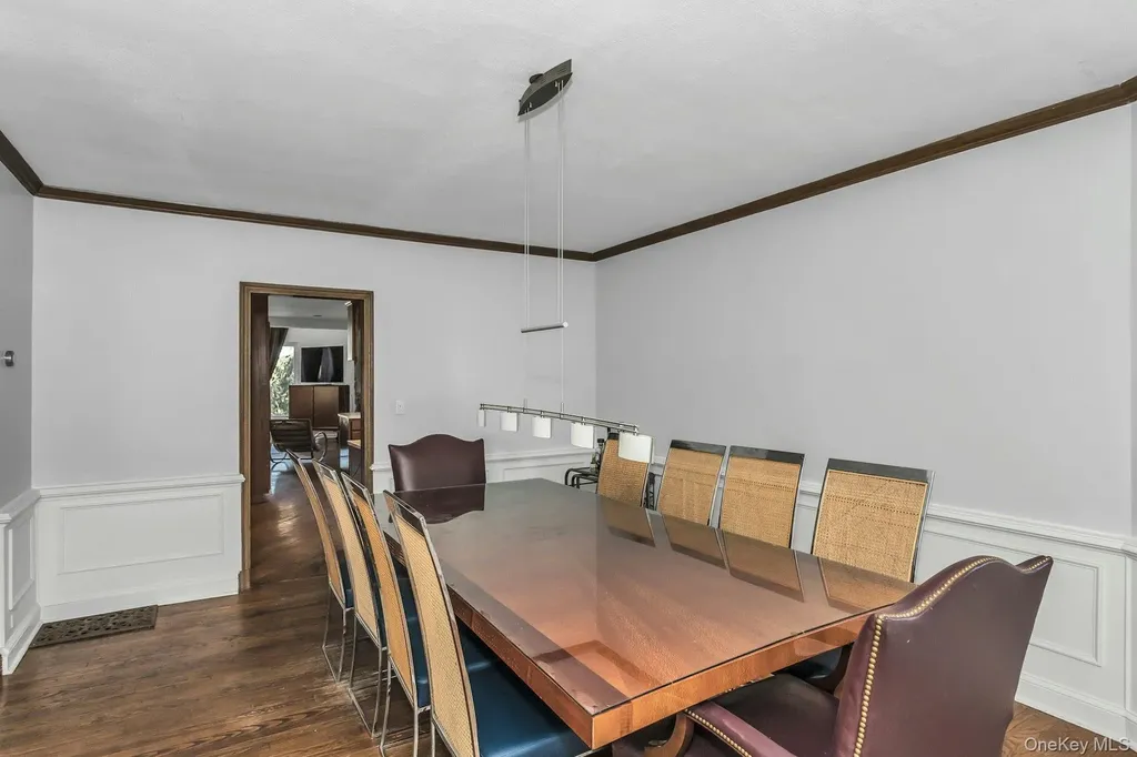 10 Soundview Crest Manhasset NY 11030