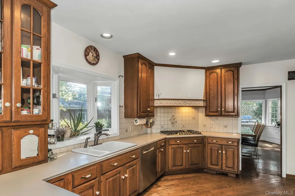 10 Soundview Crest Manhasset NY 11030