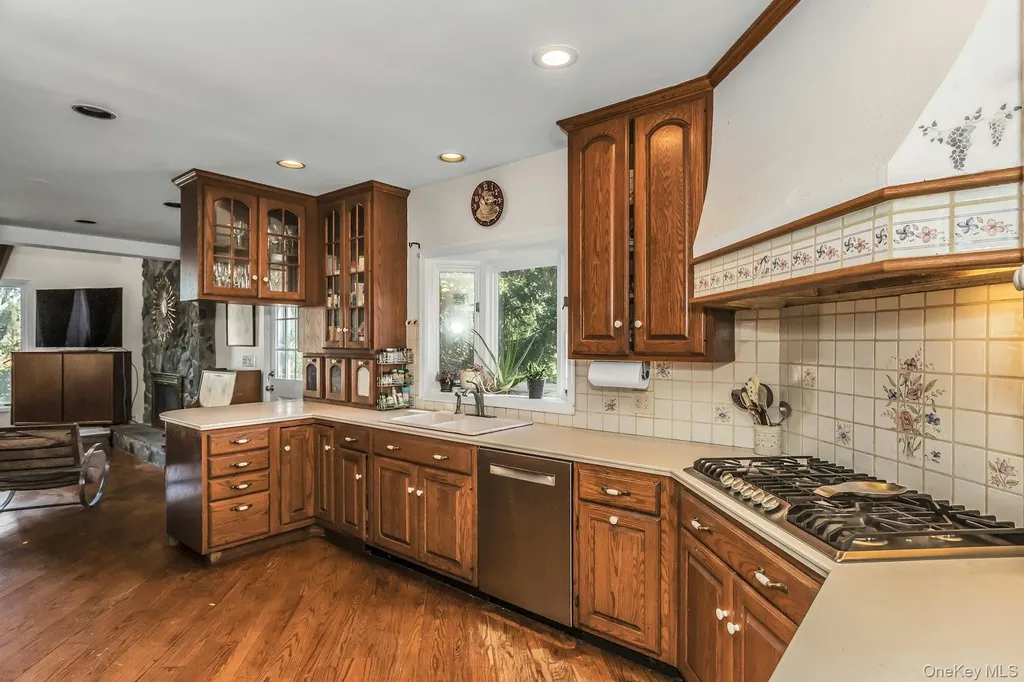 10 Soundview Crest Manhasset NY 11030