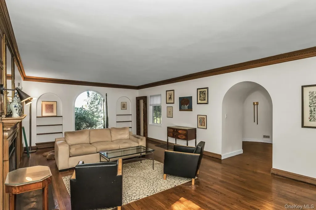 10 Soundview Crest Manhasset NY 11030
