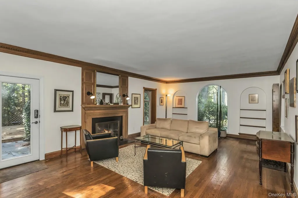 10 Soundview Crest Manhasset NY 11030