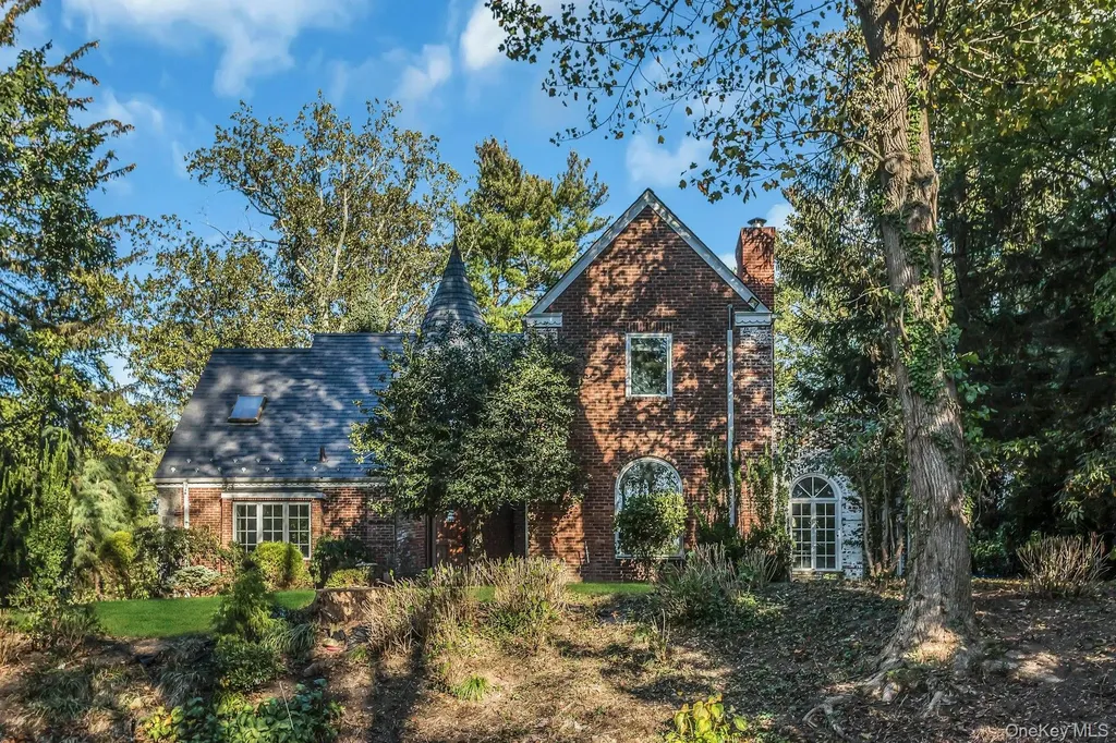 10 Soundview Crest Manhasset NY 11030
