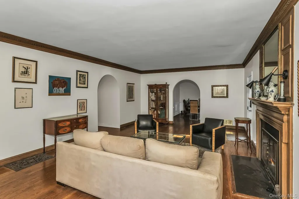 10 Soundview Crest Manhasset NY 11030