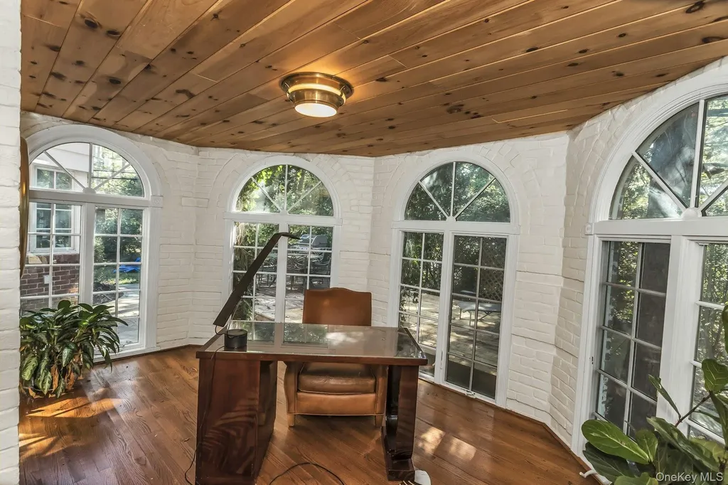 10 Soundview Crest Manhasset NY 11030