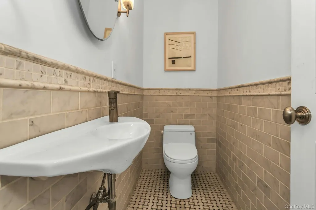 10 Soundview Crest Manhasset NY 11030