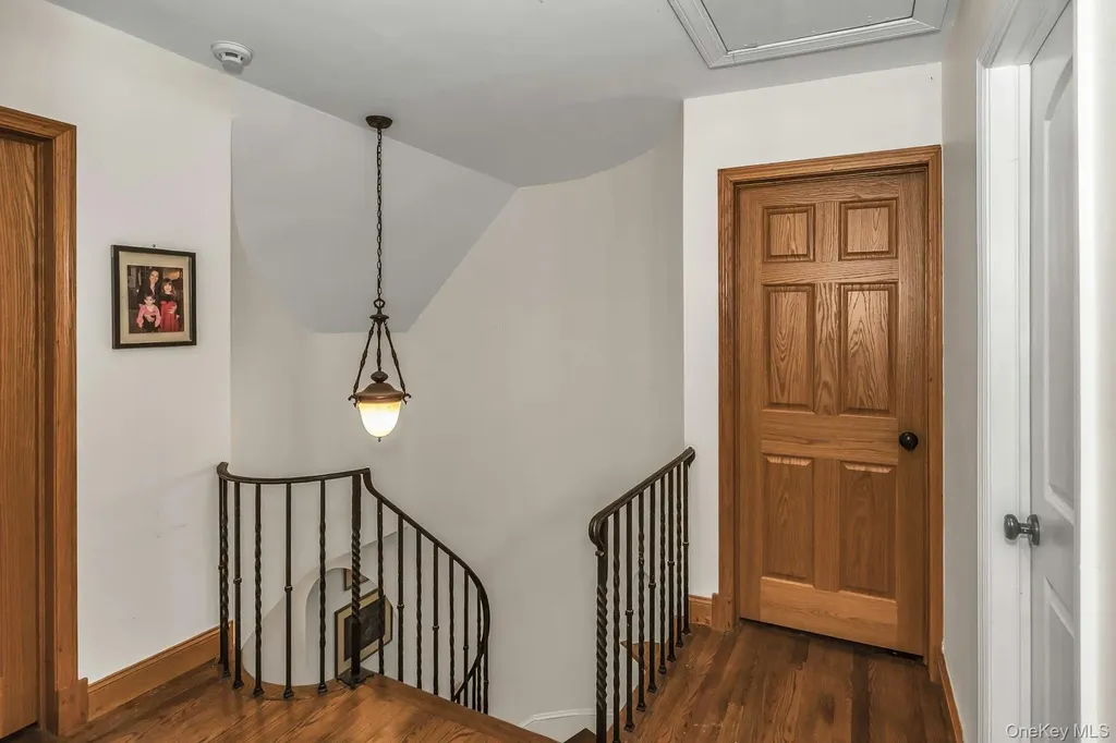 10 Soundview Crest Manhasset NY 11030
