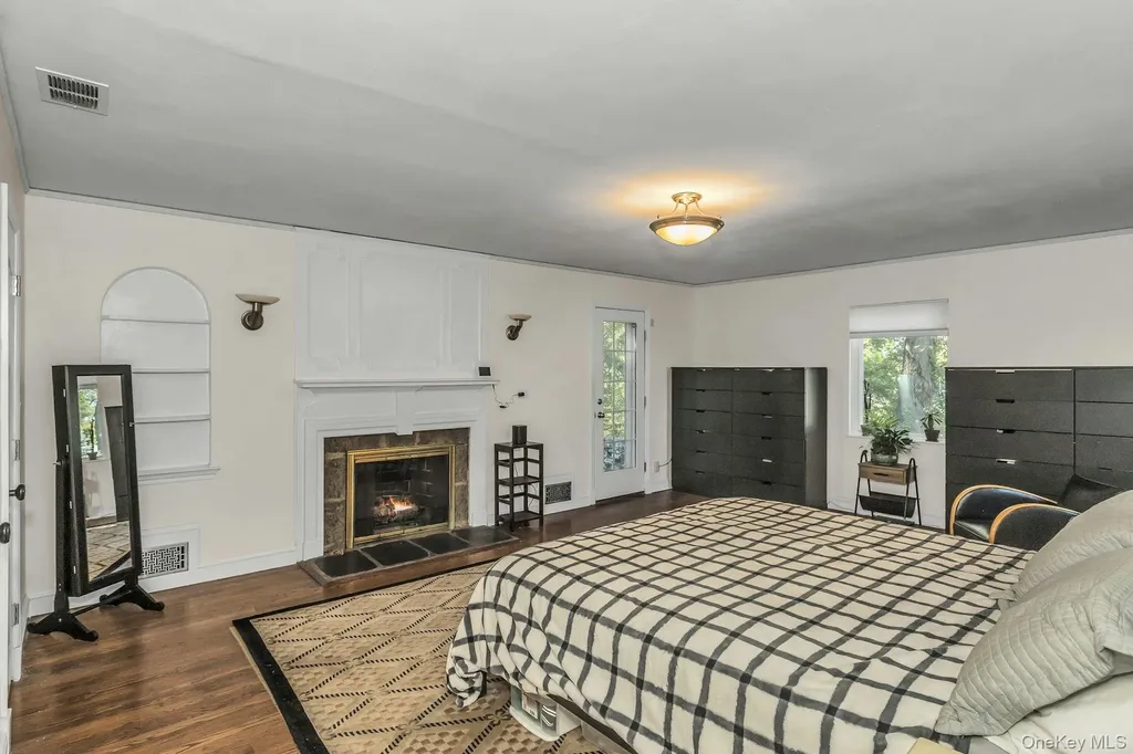 10 Soundview Crest Manhasset NY 11030