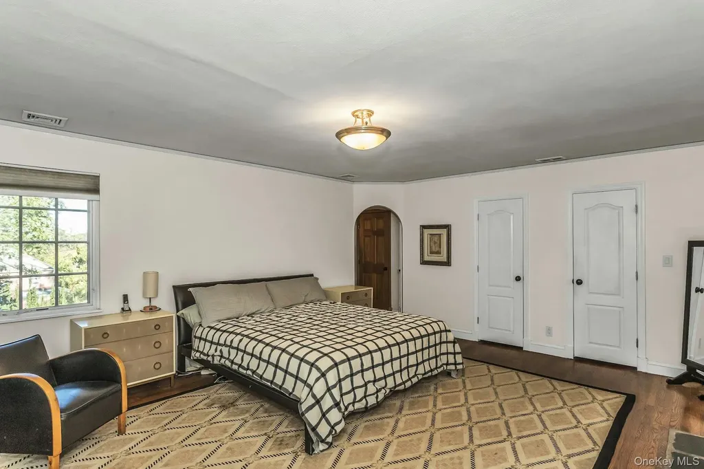 10 Soundview Crest Manhasset NY 11030