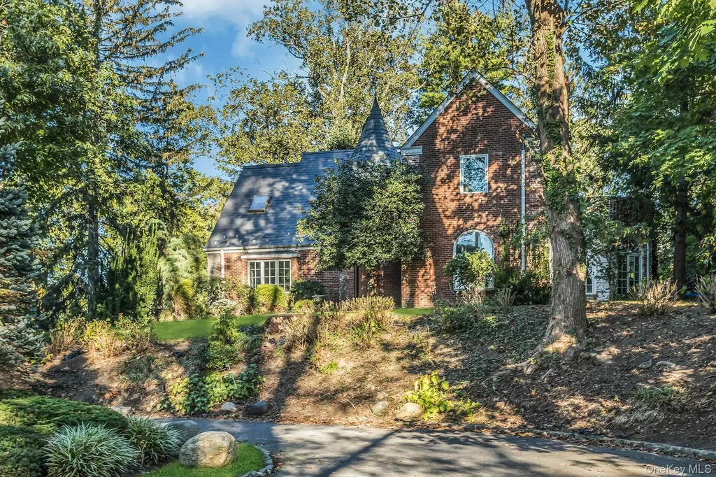 10 Soundview Crest Manhasset NY 11030