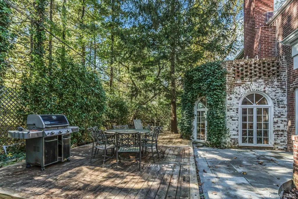 10 Soundview Crest Manhasset NY 11030