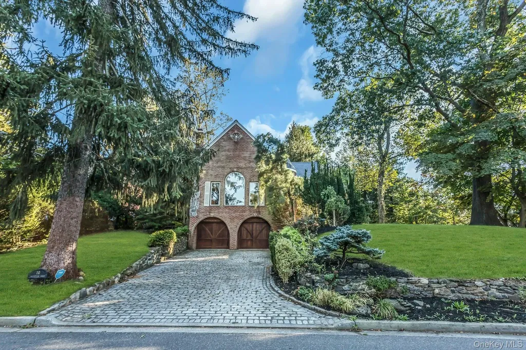 10 Soundview Crest Manhasset NY 11030