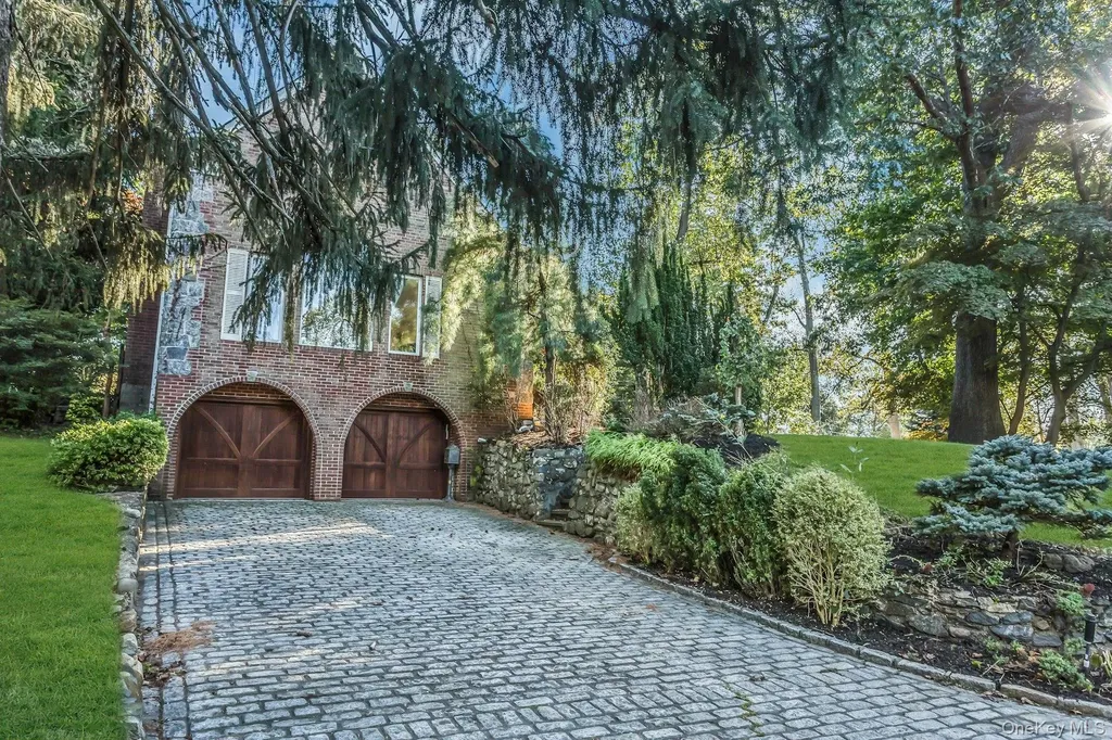 10 Soundview Crest Manhasset NY 11030