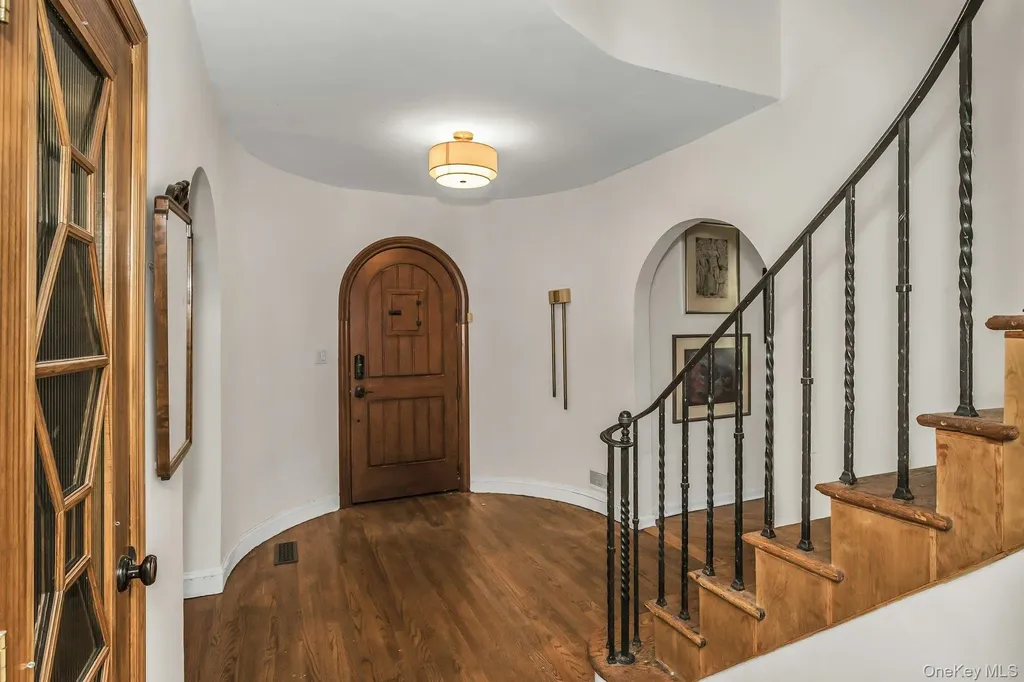 10 Soundview Crest Manhasset NY 11030
