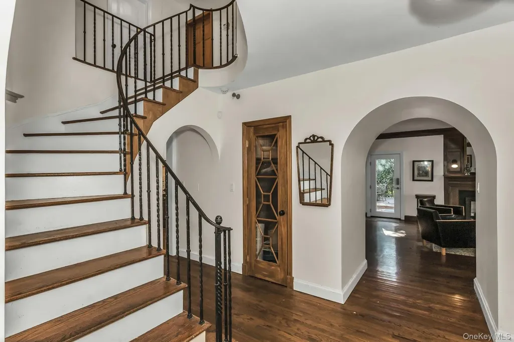 10 Soundview Crest Manhasset NY 11030