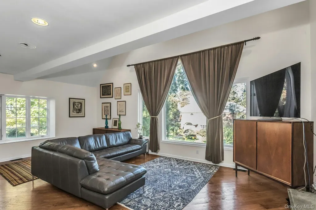 10 Soundview Crest Manhasset NY 11030