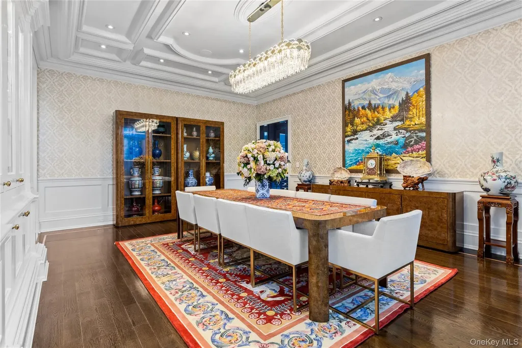 6 Foxwood Road Great Neck NY 11024