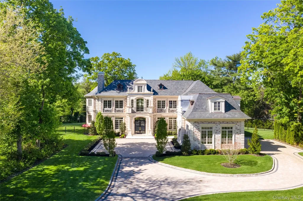 6 Foxwood Road Great Neck NY 11024