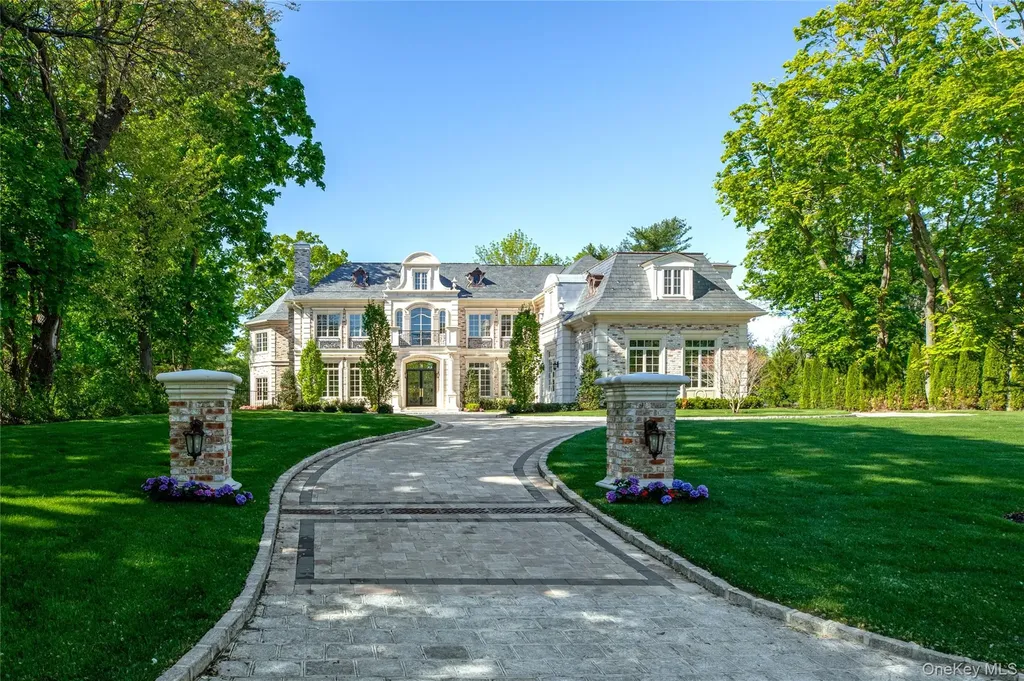 6 Foxwood Road Great Neck NY 11024
