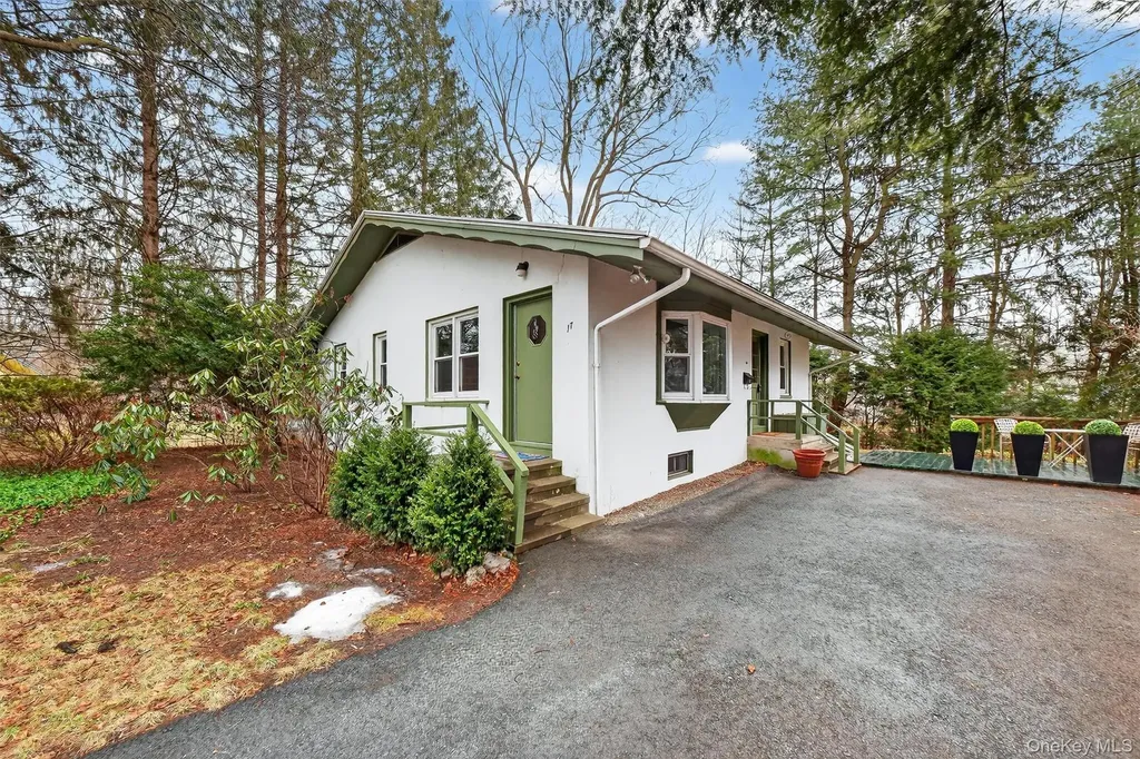 17 Townsend Boulevard Pawling NY 12564