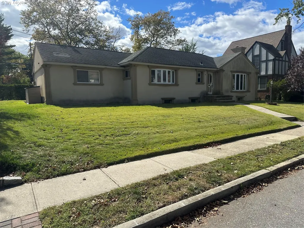 72 Cedar Road Malverne NY 11565