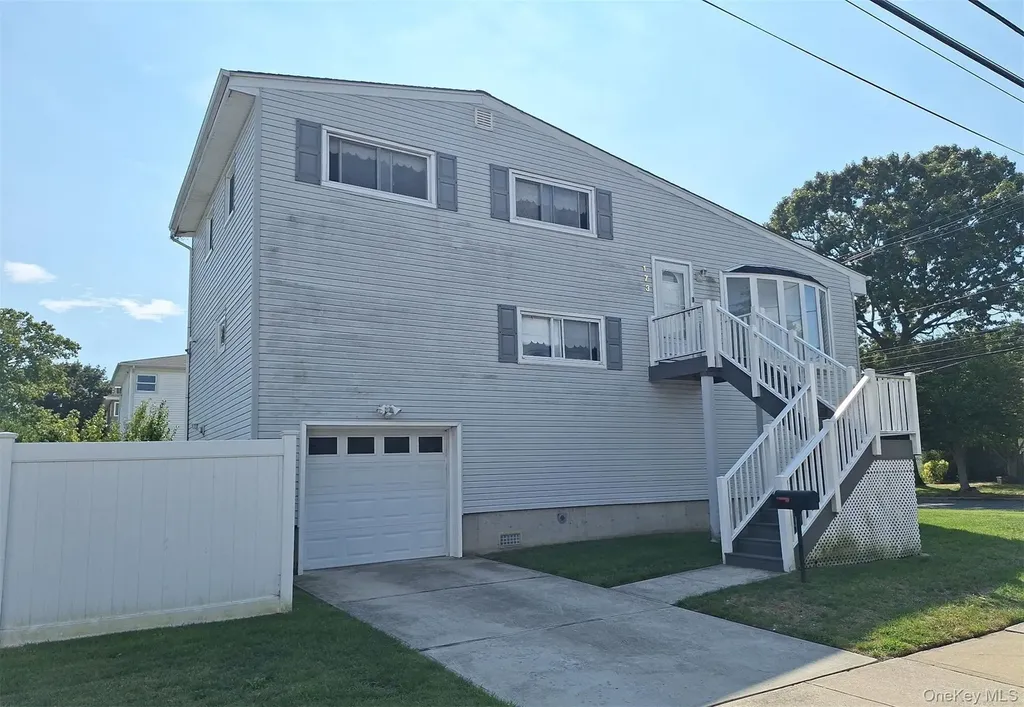173 Cedar Street Freeport NY 11520