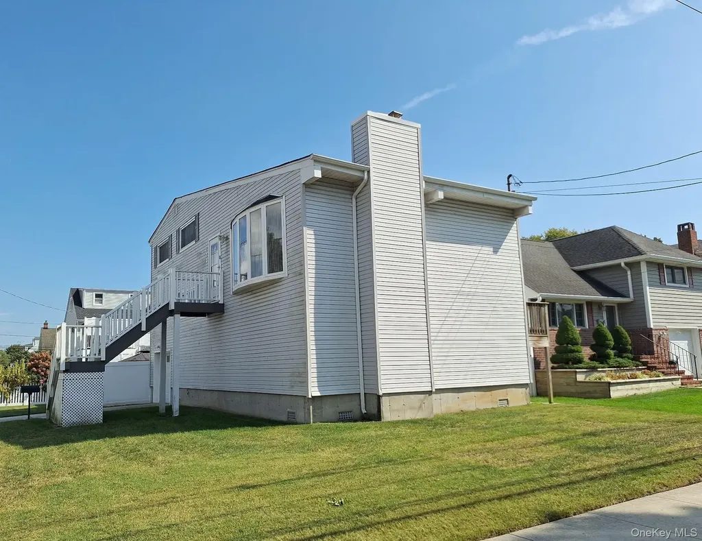 173 Cedar Street Freeport NY 11520