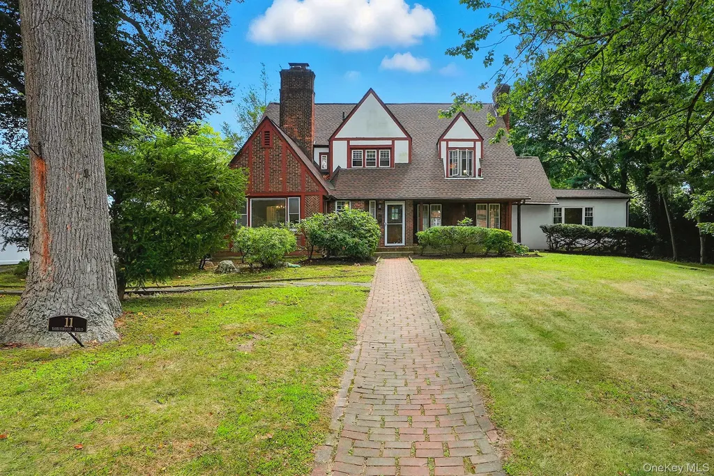 11 Robinhood Road White Plains NY 10605